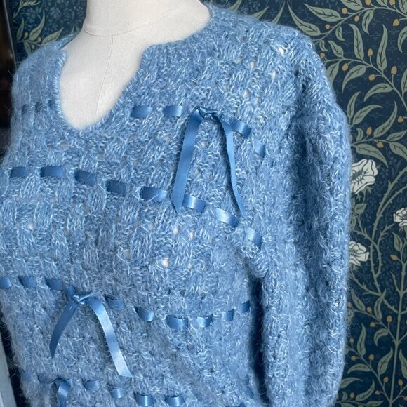 Vintage Silhouette Hand Knitted Short Sleeve Sweater with Basket Weave - Picture 2 of 10